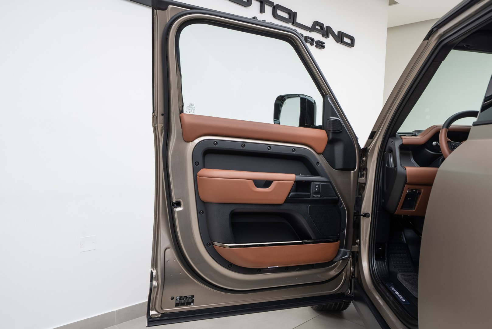 2025 LAND ROVER DEFENDER P635 OCTA | GCC 5 YEARS WARRANTY | 635 HP | HIGH SPEC 